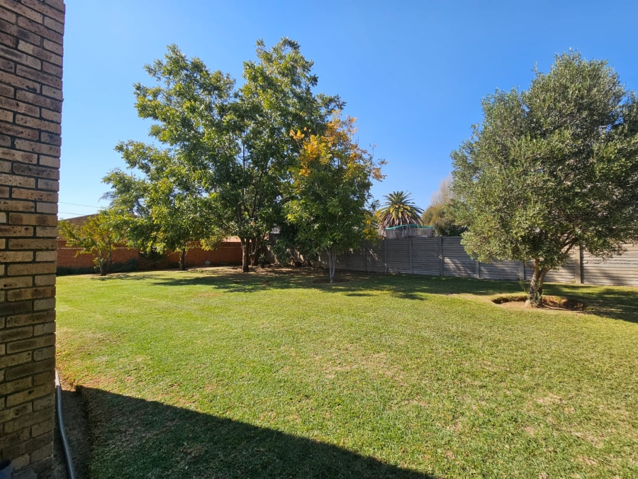 4 Bedroom Property for Sale in Jim Fouchepark Free State